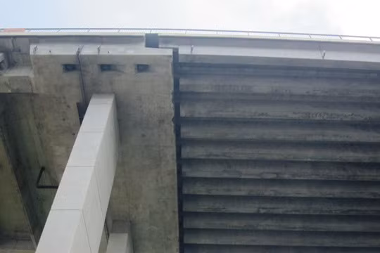  Ngày 2-8, Sở Giao thông Vận tải TP HCM cho biết đã tiếp nhận thông tin về việc một số trang mạng xã hội phản ánh cầu Phú Mỹ xuất hiện vết nứt bất thường.