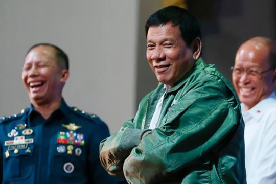 Ông Duterte khiến giới quan sát luôn bị bất ngờ với những hành động và phát ngôn khó lường