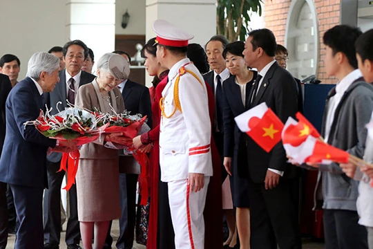 Đức vua Nhật Bản Akihito và Hoàng hậu đang có chuyến thăm Việt Nam