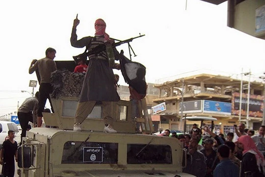 Video chiến binh Yemen tấn công tiêu diệt căn cứ quân Arab Saudi