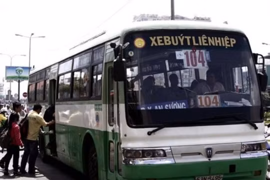 Thay thế xe buýt thường bằng xe buýt điện