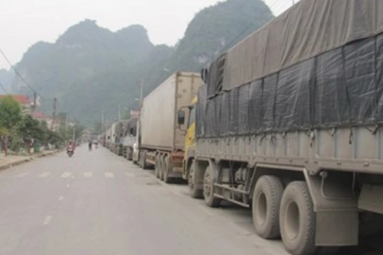 Lại dồn ứ hàng hoa quả xuất sang Trung Quốc