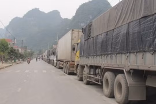 Lại dồn ứ hàng hoa quả xuất sang Trung Quốc