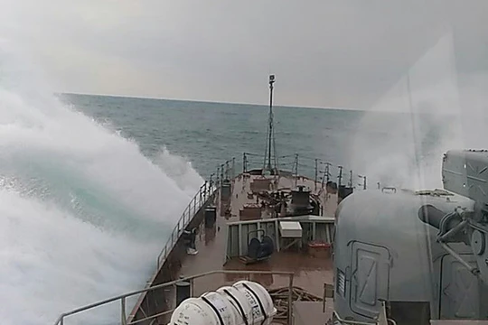 Chiến hạm Gepard 3.9 của Việt Nam rẽ sóng thử nghiệm ở Novorossiysk trên Biển Đen, cuối năm 2016