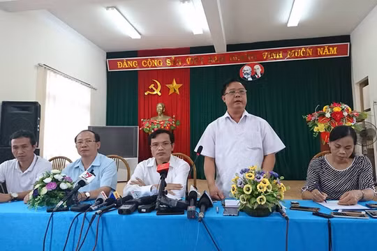 Tổ công tác của Bộ GTĐT công bố sai phạm thi THPT tại Sơn La ngày 23/7. Nguồn: Dân trí