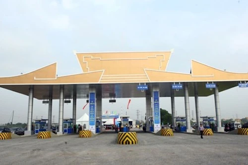 Trạm thu phí cầu Hạc Trì. Ảnh: Tiến Hiếu 