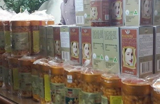 Một phần sản phẩm thực phẩm chức năng giả bị cảnh sát thu giữ.