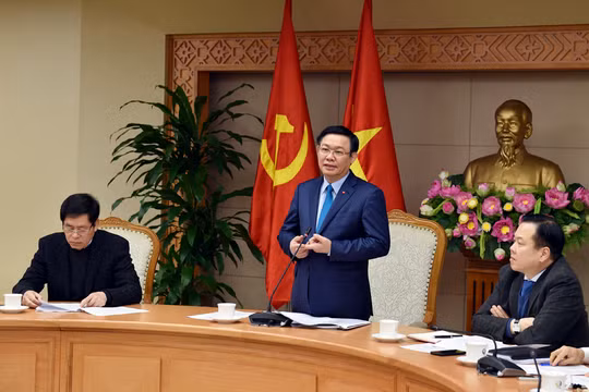 Phó Thủ tướng Vương Đình Huệ tại cuộc họp của Ban chỉ đạo về tình hình sắp xếp, cổ phần hóa, thoái vốn, tái cơ cấu doanh nghiệp Nhà nước (DNNN) và phát triển doanh nghiệp năm 2017. Ảnh: VGP