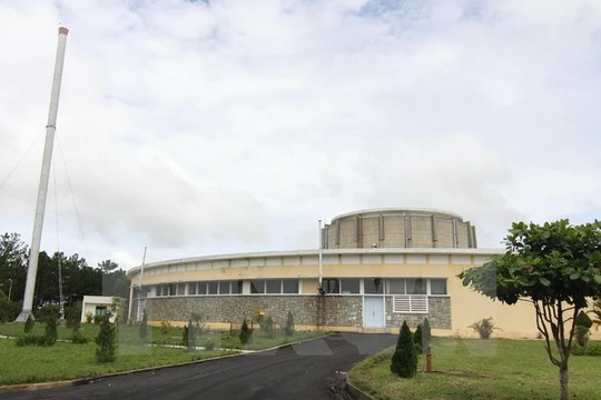 Lò phản ứng hạt nhân Đà Lạt nhìn từ bên ngoài. (Ảnh: Viện Nghiên cứu Hạt nhân Đà Lạt cung cấp)