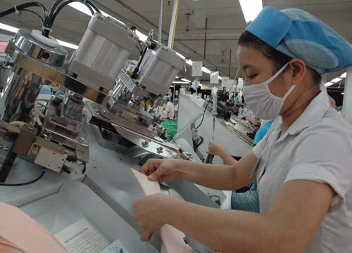 Thu nhập bình quân của người lao động Việt Nam thua các nước trong khu vực vài chục lần