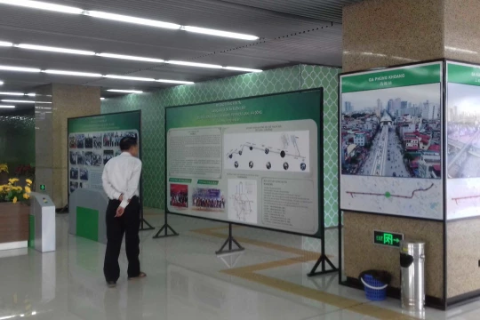 Hình ảnh bản đồ vị trí các ga tàu đang được sử dụng công khai ở 7 vị trí tại ga La Khê - Ảnh: M.S.