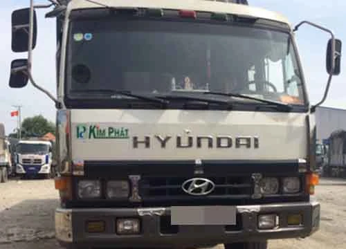 “Xe vua” trên đường phố TP HCM với logo “Kim Phát” Ảnh: HẢI LIÊN