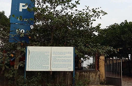 Bến xăng dầu Cẩm Đông hoạt động lèo tèo vì hai cấp cùng “ôm”. Ảnh: Đ.TUYỀN