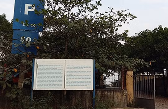 Bến xăng dầu Cẩm Đông hoạt động lèo tèo vì hai cấp cùng “ôm”. Ảnh: Đ.TUYỀN