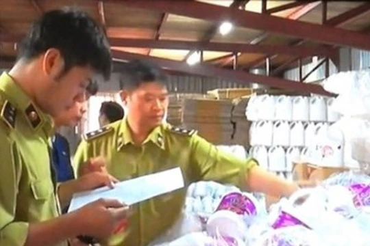 Tổ công tác liên ngành kiểm tra xưởng sản xuất