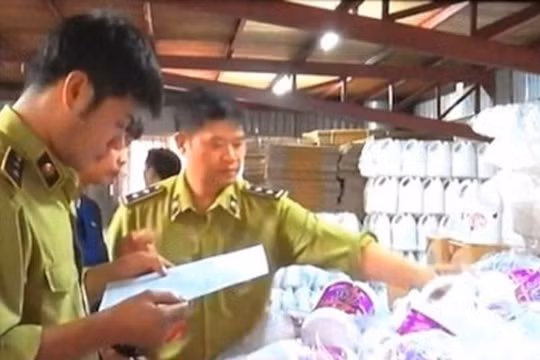 Tổ công tác liên ngành kiểm tra xưởng sản xuất