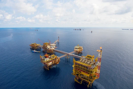 Giàn công nghệ trung tâm mỏ Bạch Hổ. Ảnh: PVN