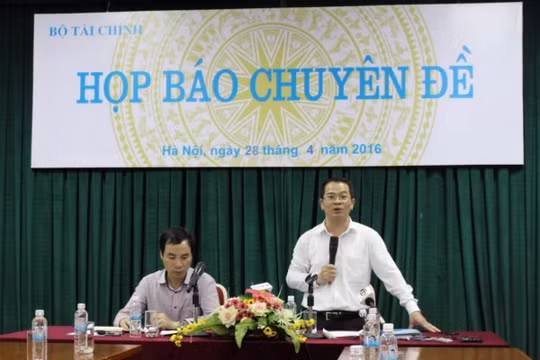 Kiểm đồng Nhân dân tệ tại một điểm giao dịch ngoại hối ở Thượng Hải, Trung Quốc. Ảnh: Reuters/ TTXVN