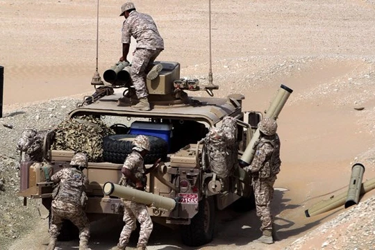 Video phiến quân Huthis tiêu diệt đoàn cơ giới, thu chiến lợi phẩm của quân Arab Saudi 