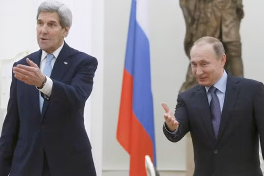 Tổng thống Nga và Ngoại trưởng Mỹ tại Điện Kremli, ngày 15.12.2015 - Ảnh: Reuters