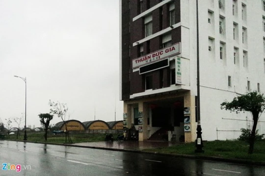 Hàng trăm lô đất (đánh dấu vàng) ven biển đã được các cá nhân đứng tên sở hữu nhưng nhà chức trách nghi ngờ đứng sau là các ông chủ người Trung Quốc. Ảnh: Đ.Nguyên.