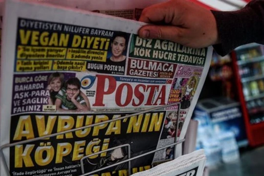 Một tờ báo Thổ Nhĩ Kỳ đã gọi người Hà Lan là "chó" của châu Âu. Ảnh BBC