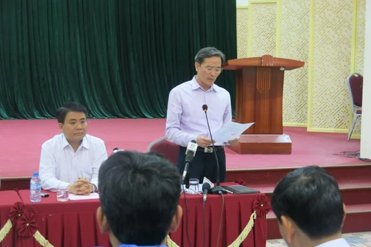 Chủ tịch UBND thành phố Hà Nội Nguyễn Đức Chung tại cuộc họp. Ảnh: Tuổi trẻ