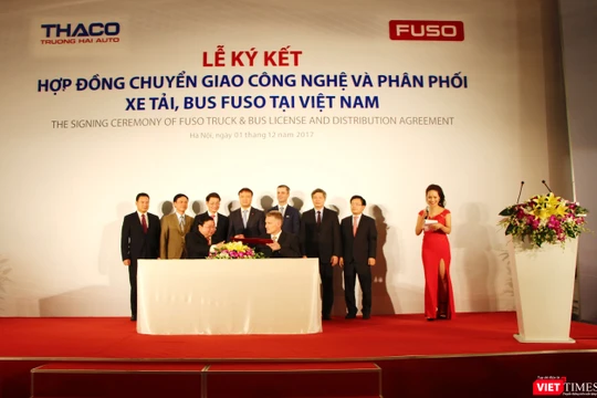 Lễ ký kết giữa công ty Xe Tải và Xe Khách Mitsubishi Fuso (MFTBC) và Thaco. Ảnh: Nguyên Minh 