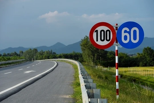 Bộ trưởng Tài chính: Chi tiền “cao tốc” nhưng đường có cao tốc?