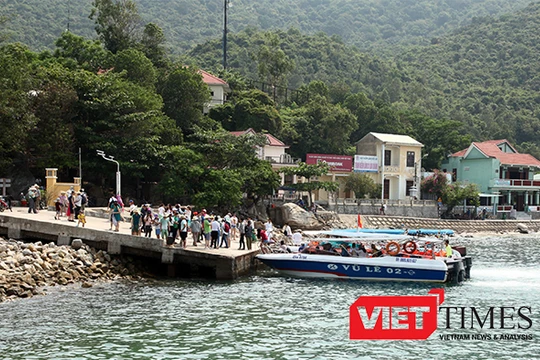 Biển động hàng ngàn du khách mắc kẹt ở Cù Lao Chàm