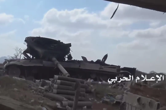 Video phiến quân Huthis tập kích nổ tung tăng, thiết giáp Arab Saudi