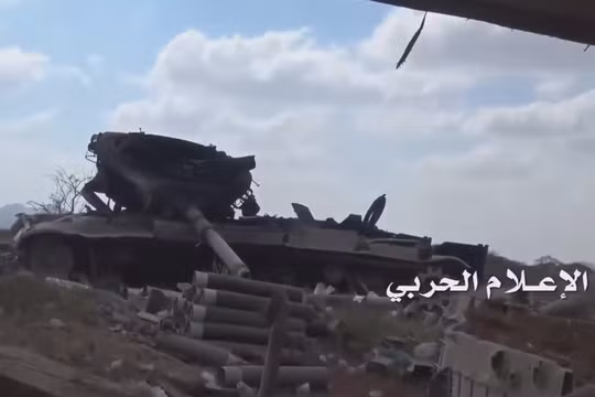 Video phiến quân Huthis tập kích nổ tung tăng, thiết giáp Arab Saudi