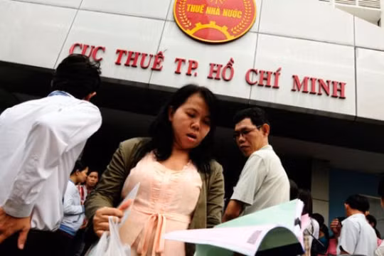 Doanh nghiệp và người dân khi đi làm thủ tục quyết toán thuế