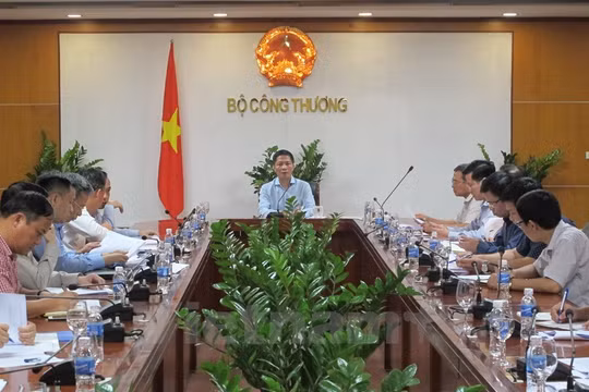 Bộ trưởng Trần Tuấn Anh họp xử lý các dự án không hiệu quả. Ảnh TTXVN