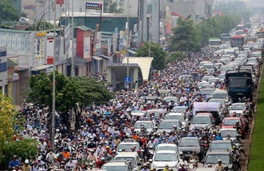 Cảnh tắc đường thường thấy tại Hà Nội. Ảnh:Bá Đô.