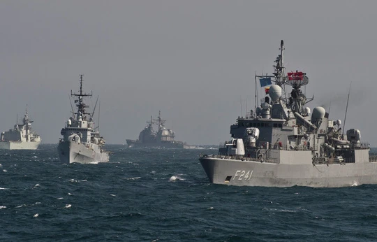 NATO điều động 4 tàu chiến đến Biển Đen