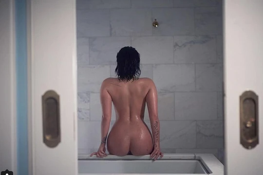 Những bức ảnh khỏa thân của Demi làm “nóng” người hâm mộ - Ảnh: Instagram Demi Lovato