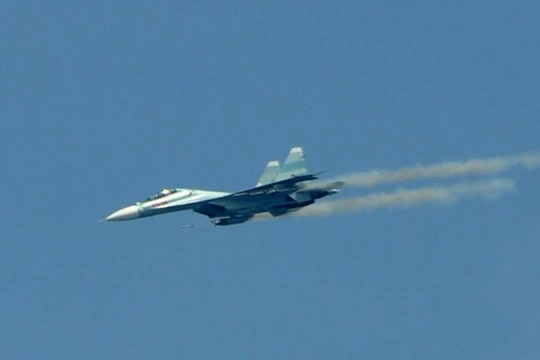 Tiêm kích Su-30MK2 của Trung đoàn 935 Không quân Nhân dân Việt Nam đang bay luyện tập - Ảnh: Tấn Cư