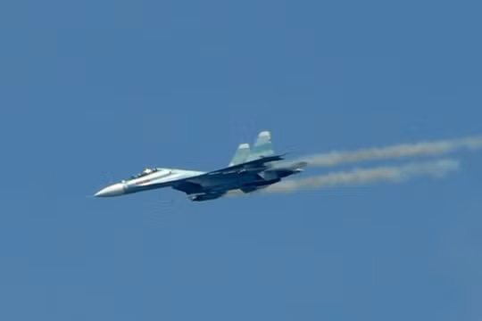 Tiêm kích Su-30MK2 của Trung đoàn 935 Không quân Nhân dân Việt Nam đang bay luyện tập - Ảnh: Tấn Cư