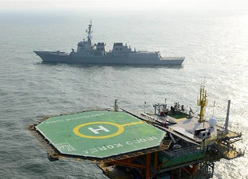 Một cuộc tập trận của quân đội Hàn Quốc nhằm bảo vệ đảo Ieodo Ảnh: EPA