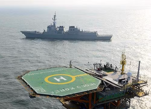 Một cuộc tập trận của quân đội Hàn Quốc nhằm bảo vệ đảo Ieodo Ảnh: EPA