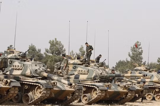 Xe tăng lực lượng quân sự Thổ Nhĩ Kỳ trên vùng biên giới Syria