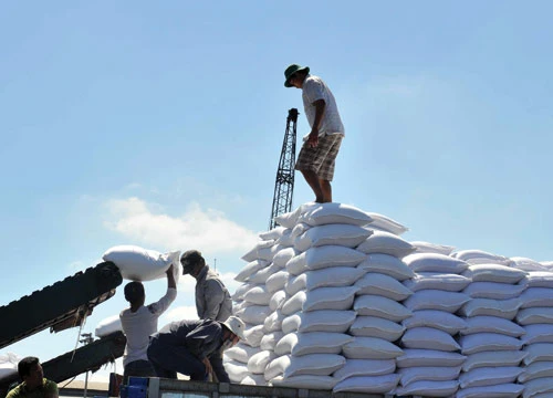 Các đầu mối phân phối đường đã không còn bán đường lậu từ Thái Lan và giá đường đã tăng lên thêm 100 đồng/kg.