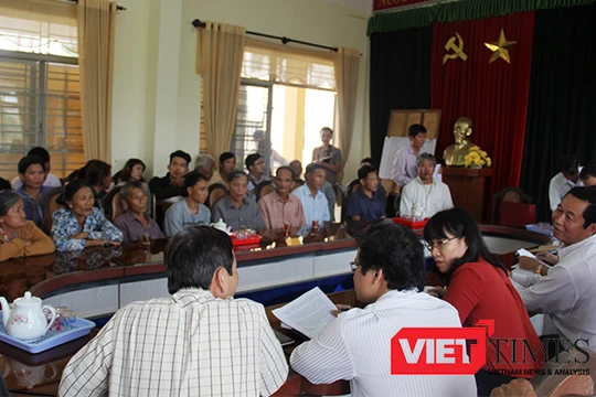 Chiều 22/4, UBND quận Ngũ Hành Sơn, Trung tâm Phát triển quỹ đất Đà Nẵng đã mời các hộ dân thôn Mân Quang 1 (phường Hòa Quý, quận Ngũ Hành Sơn, Đà Nẵng) đến trụ sở UBND phường để xin lỗi.