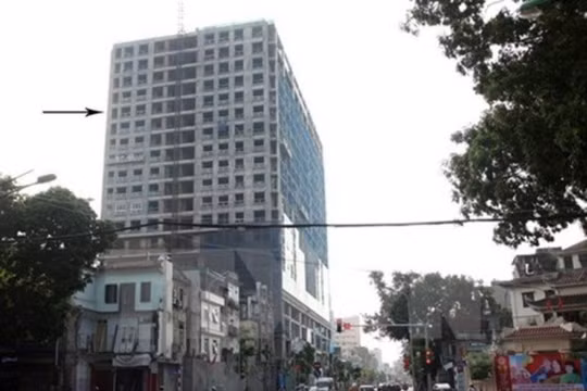 Nhà 8B Lê Trực xây vượt chiều cao 16 m so với giấy phép, tương đương năm tầng