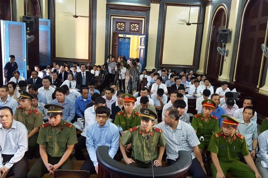 Toàn cảnh phiên tòa. Ảnh Tuổi trẻ