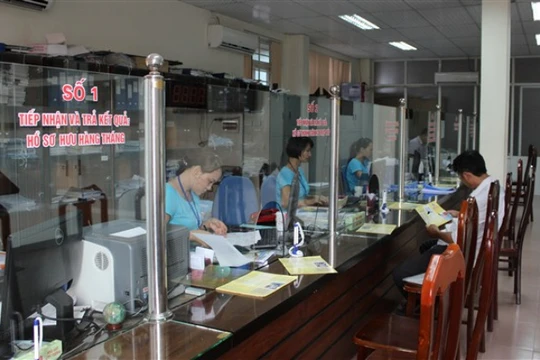 Cơ quan hành chính chỉ chiếm 9%, ngân sách chi cho lương tới 39%