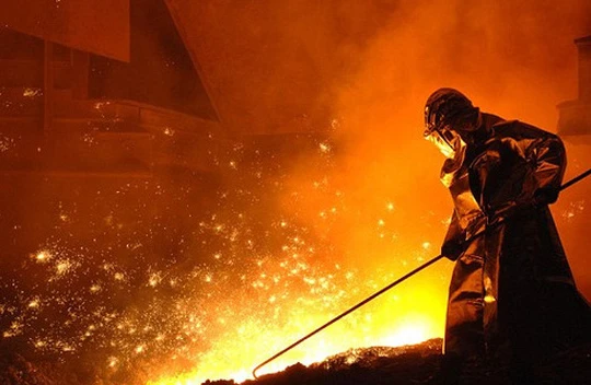 Ngoài nước thải độc, cứ 1 tấn thép ra lò ở Formosa, sẽ thải ra hơn nửa tấn chất thải rắn, 2,3 tấn khí độc, gây bụi kim loại và mưa axit