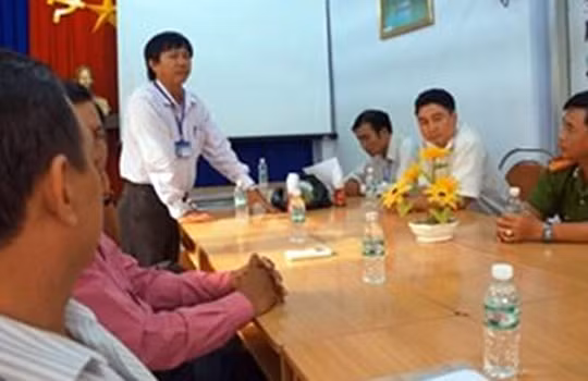 Cuộc họp truy tìm nguồn cung cấp chai Dr. Thanh có dị vật tại Chi cục ATVSTP Cà Mau.