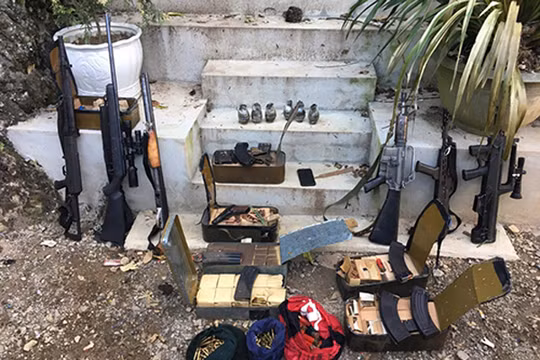 Vũ khí của nhóm tội phạm do cơ quan Công an thu giữ. Ảnh: CAND